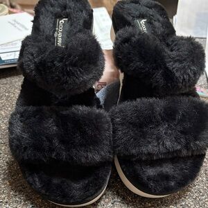 Koolaburra Women's Plush Black Slippers